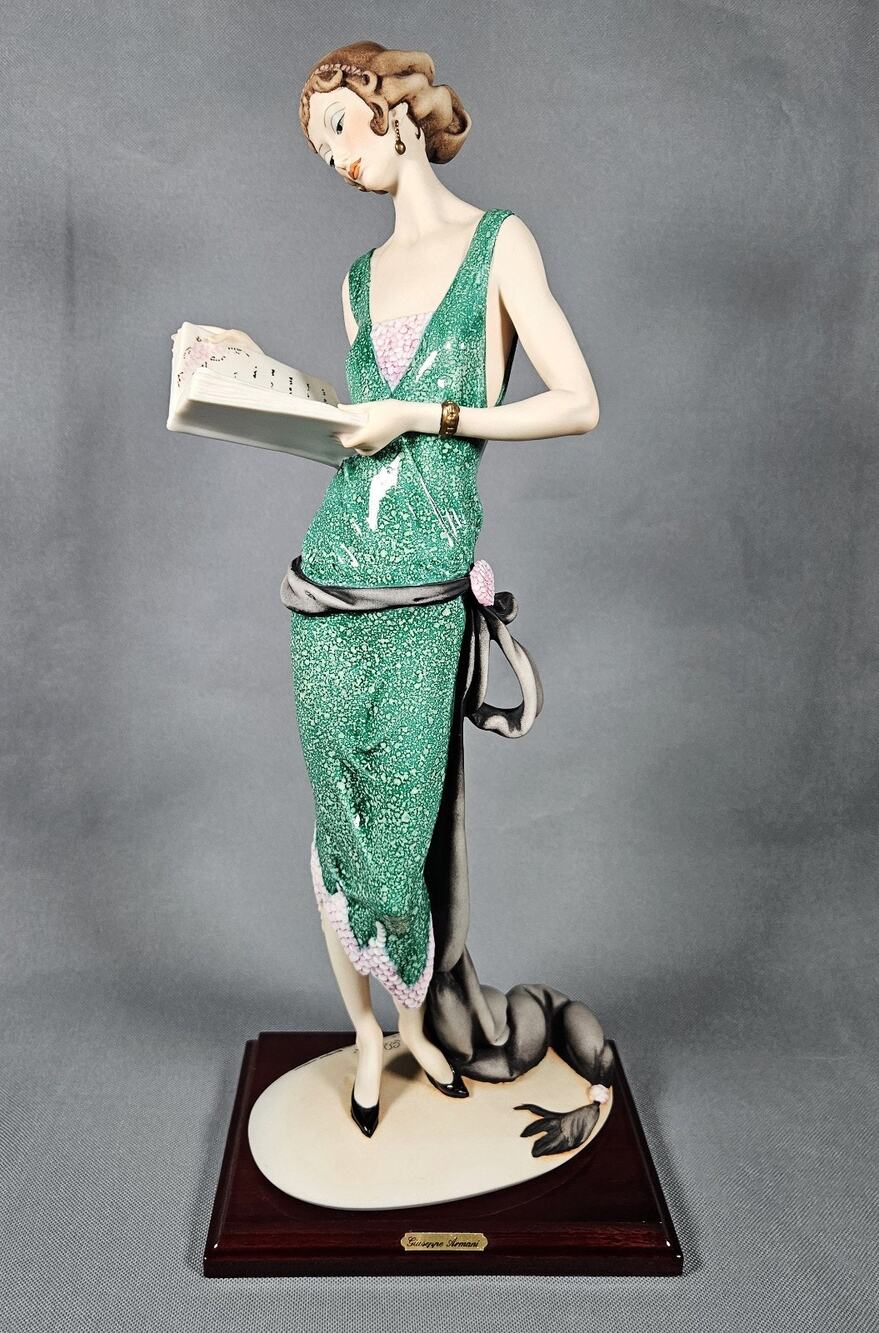 Vintage 1987 Giuseppe Armani Lady Reading Figurine Signed LE 2201/5000 Italy